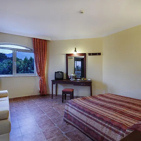 Larissa Sultan 4*
