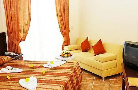 Larissa Sultan 4*
